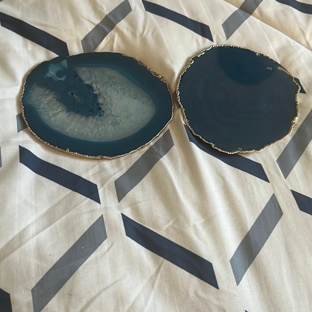 These are plates for ur drinks